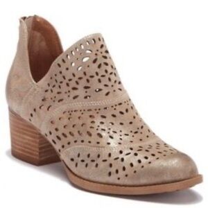 Sofft Metallic Perforated Leather Ankle Slip On Boots Comfort Shoes Booties Sz 7